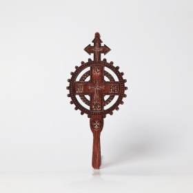 Cruce  din lemn cu motive traditionale