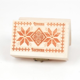 Cutie din lemn - motive traditionale - 9 cm x 6 cm x 5 cm