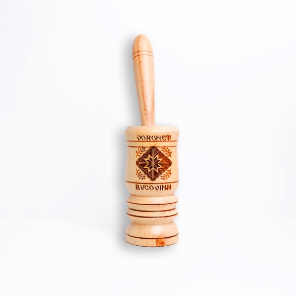 Mojar usturoi din lemn, Voronet