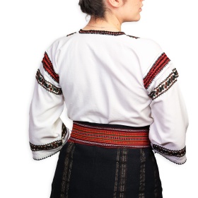 Ie traditionala cusuta manual cu margele - din Bucovina