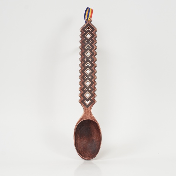 Lingura din lemn cu motive traditionale - 30 cm
