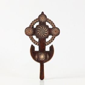 Cruce de mana din lemn