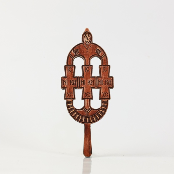 Cruce de mana din lemn