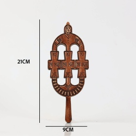 Cruce de mana din lemn